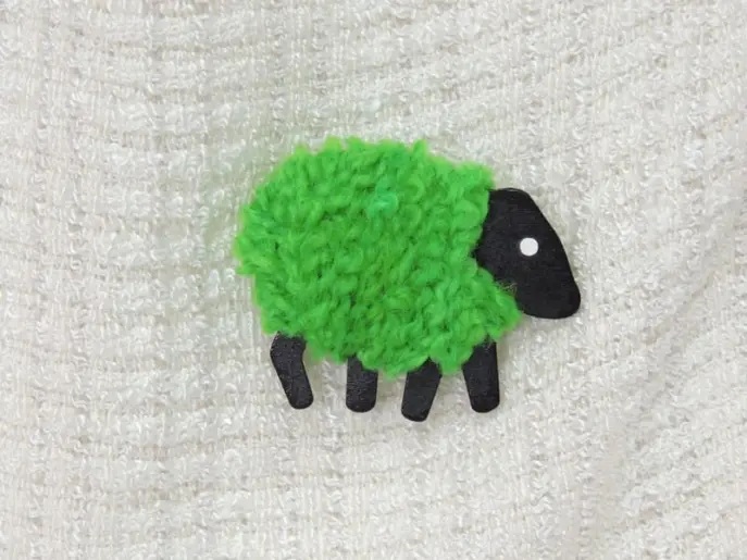 lizzyc-sheep-magnet-particia-green