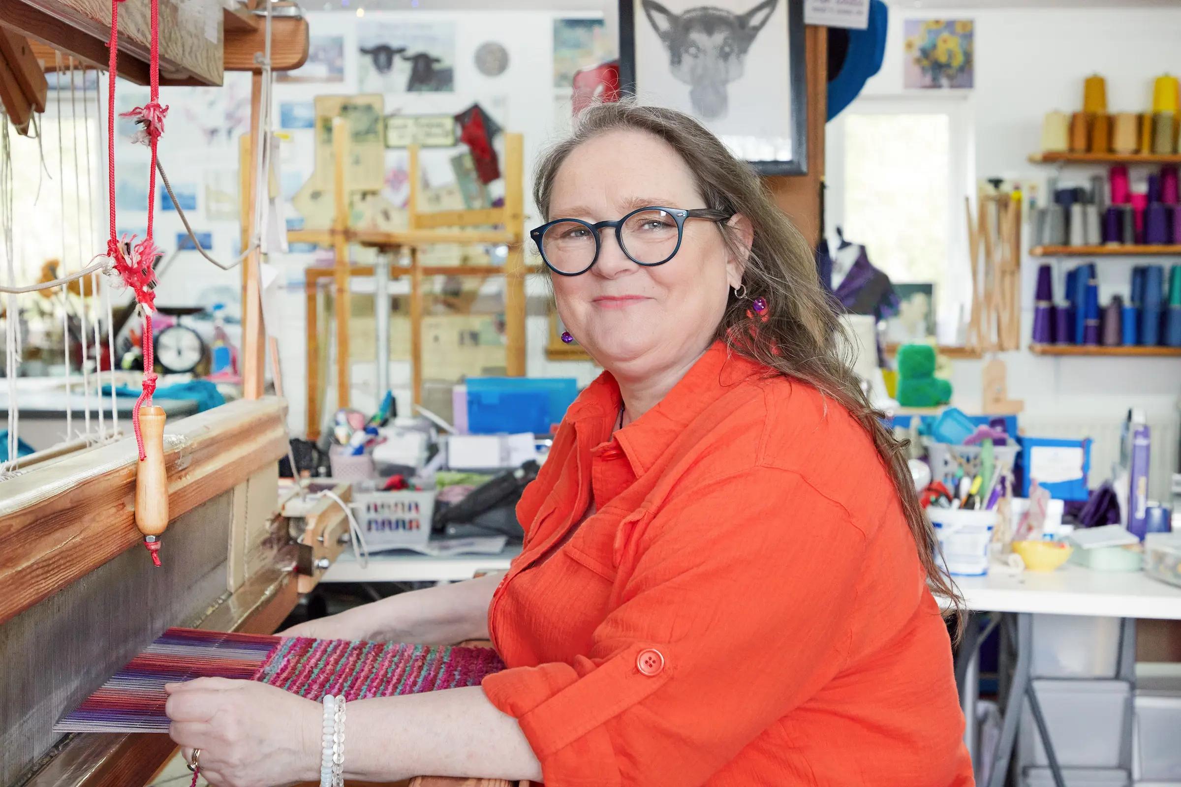 liz-christy-working-on-her-handweaving-looom